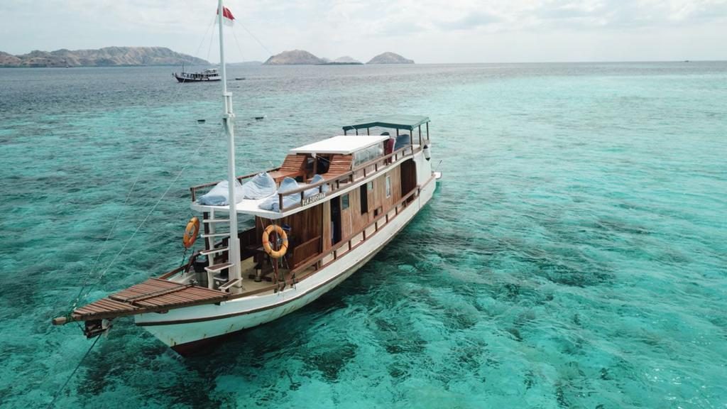 Komodo Liveaboard Budget that Still Take You Sail in Style