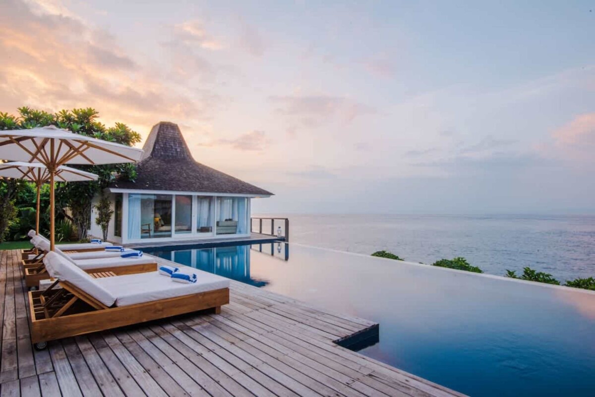 Escape the Crowds: Hidden Beaches in Nusa Lembongan Near the Best Nusa Lembongan Accommodation